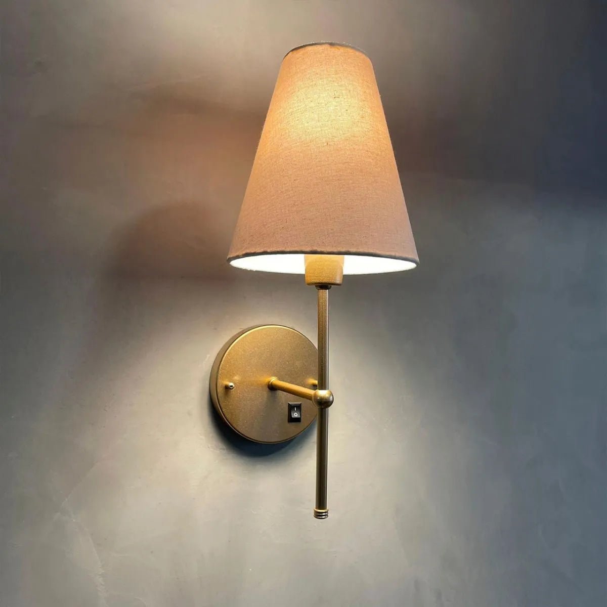 Arandela Tocheiro de Metal - Elegância e Conforto em Cada Detalhe - Achei na Lojinha